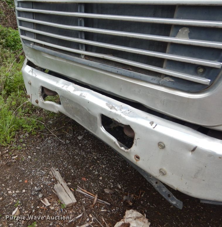 image for item IT9101 1993 Ford L9000  semi truck