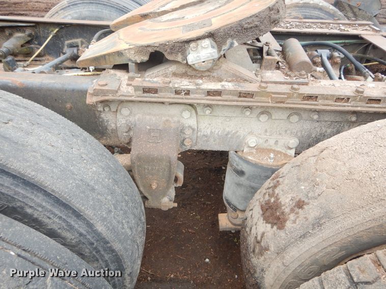 image for item IT9101 1993 Ford L9000  semi truck