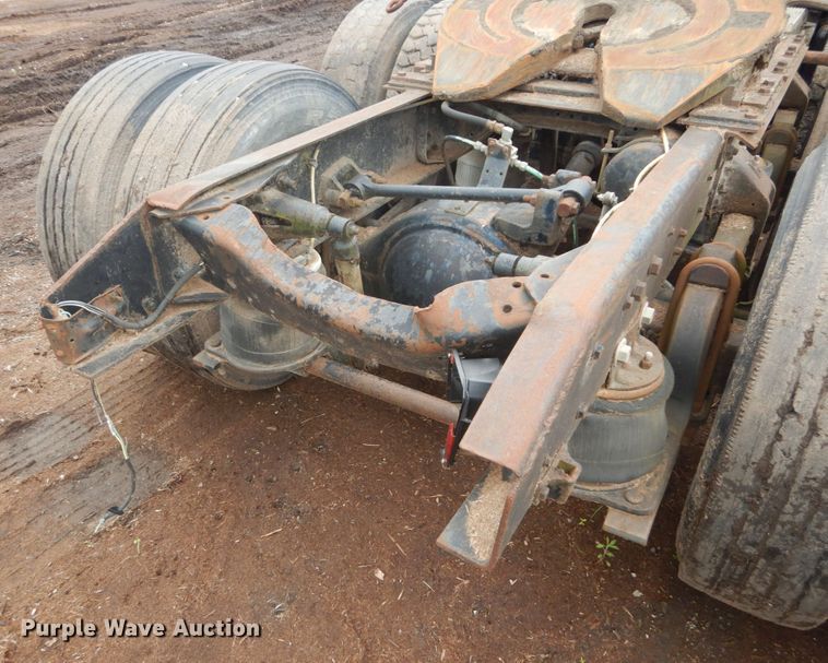 image for item IT9101 1993 Ford L9000  semi truck