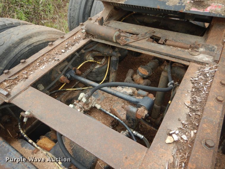 image for item IT9101 1993 Ford L9000  semi truck