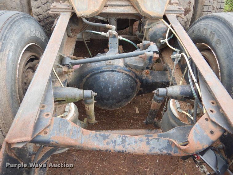 image for item IT9101 1993 Ford L9000  semi truck