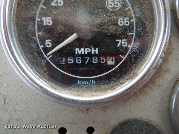 image for item IT9101 1993 Ford L9000  semi truck