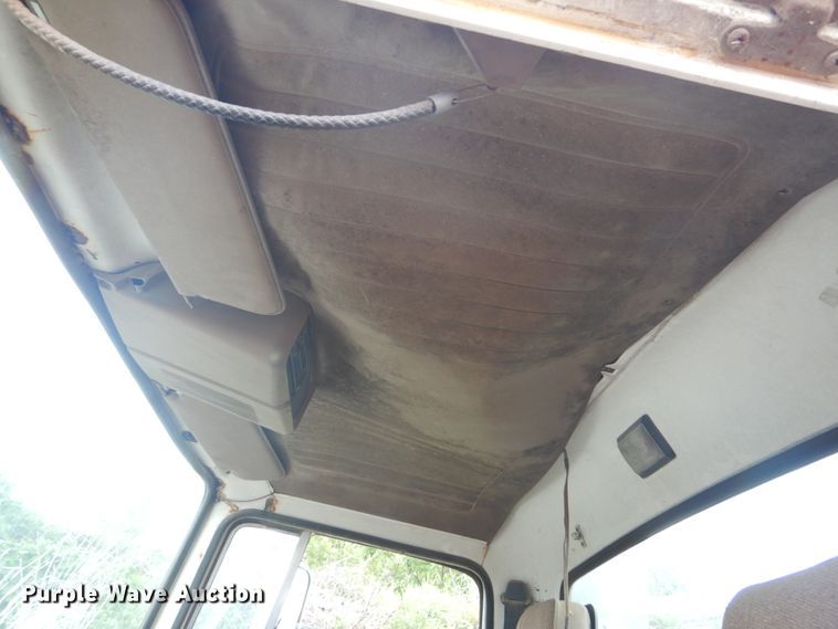 image for item IT9101 1993 Ford L9000  semi truck