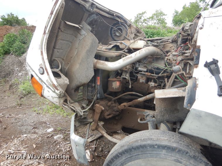 image for item IT9101 1993 Ford L9000  semi truck