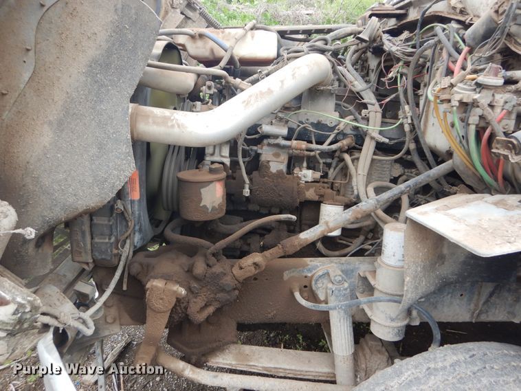 image for item IT9101 1993 Ford L9000  semi truck