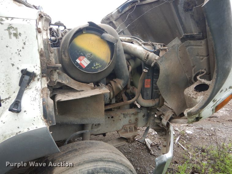 image for item IT9101 1993 Ford L9000  semi truck