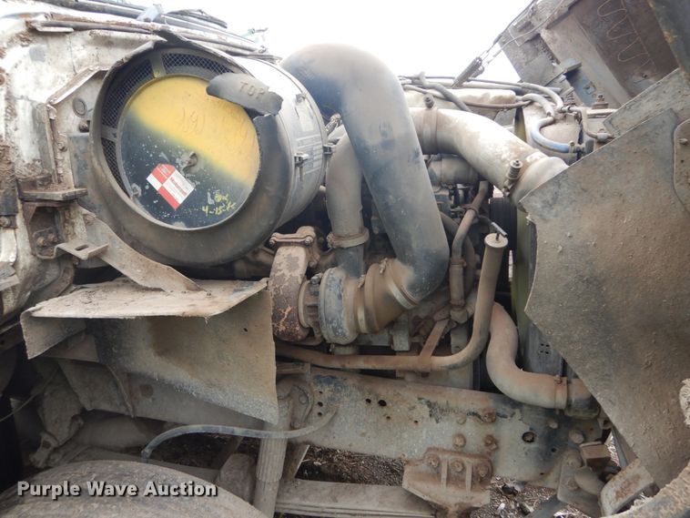 image for item IT9101 1993 Ford L9000  semi truck