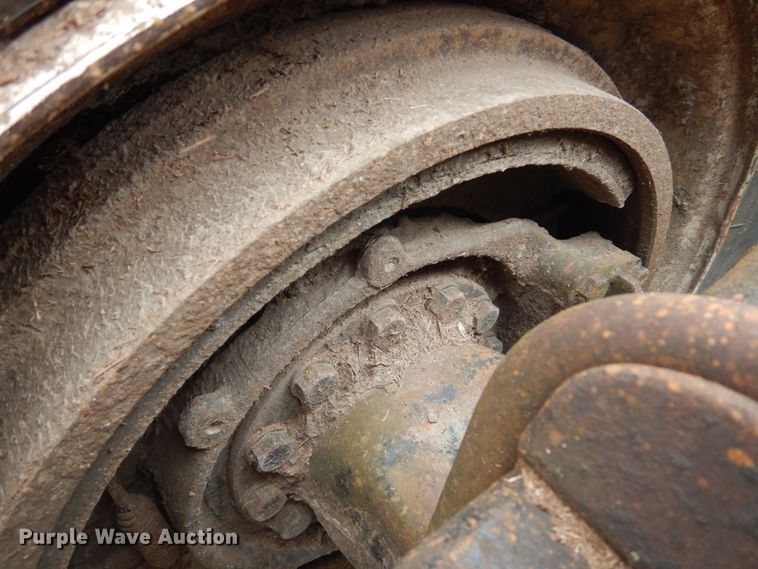 image for item IT9101 1993 Ford L9000  semi truck