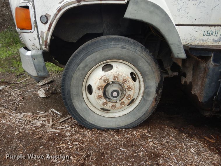 image for item IT9101 1993 Ford L9000  semi truck