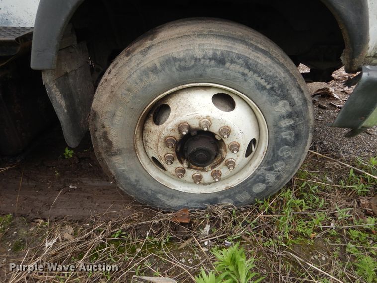 image for item IT9101 1993 Ford L9000  semi truck