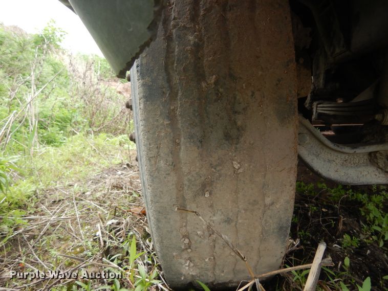 image for item IT9101 1993 Ford L9000  semi truck