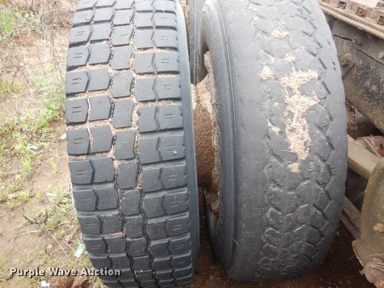 image for item IT9101 1993 Ford L9000  semi truck