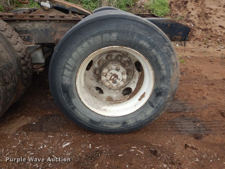 image for item IT9101 1993 Ford L9000  semi truck