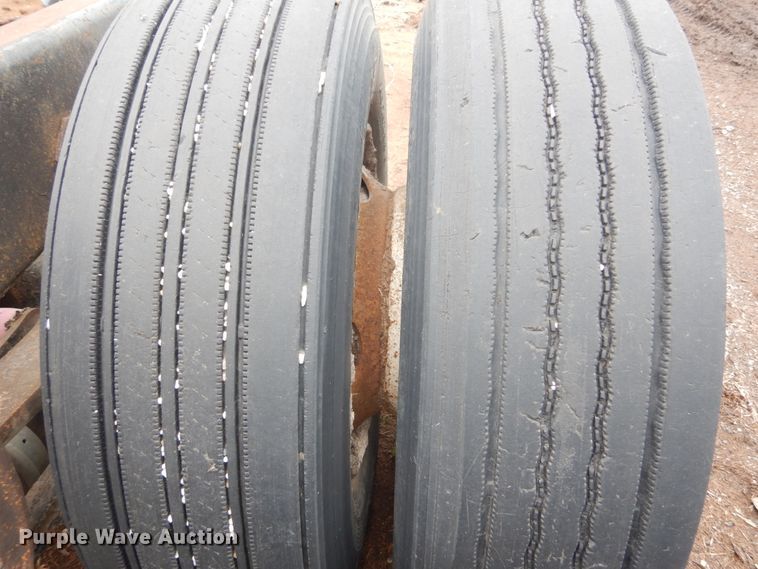 image for item IT9101 1993 Ford L9000  semi truck