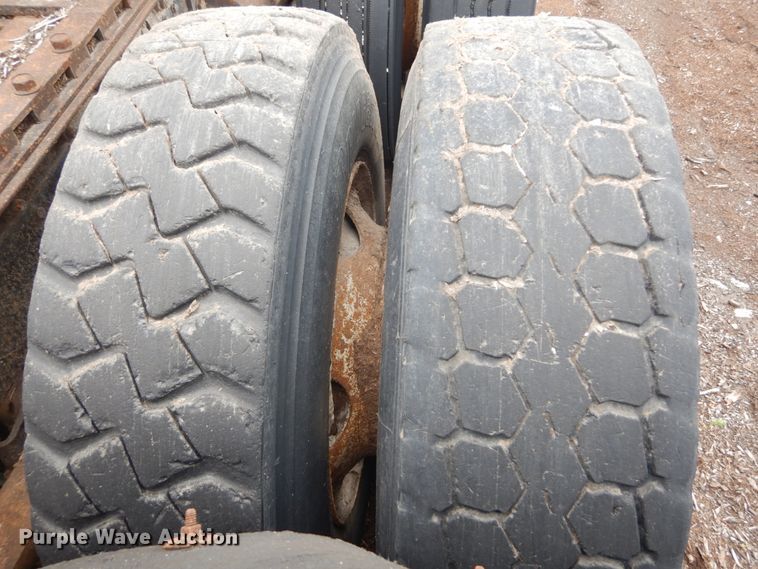 image for item IT9101 1993 Ford L9000  semi truck