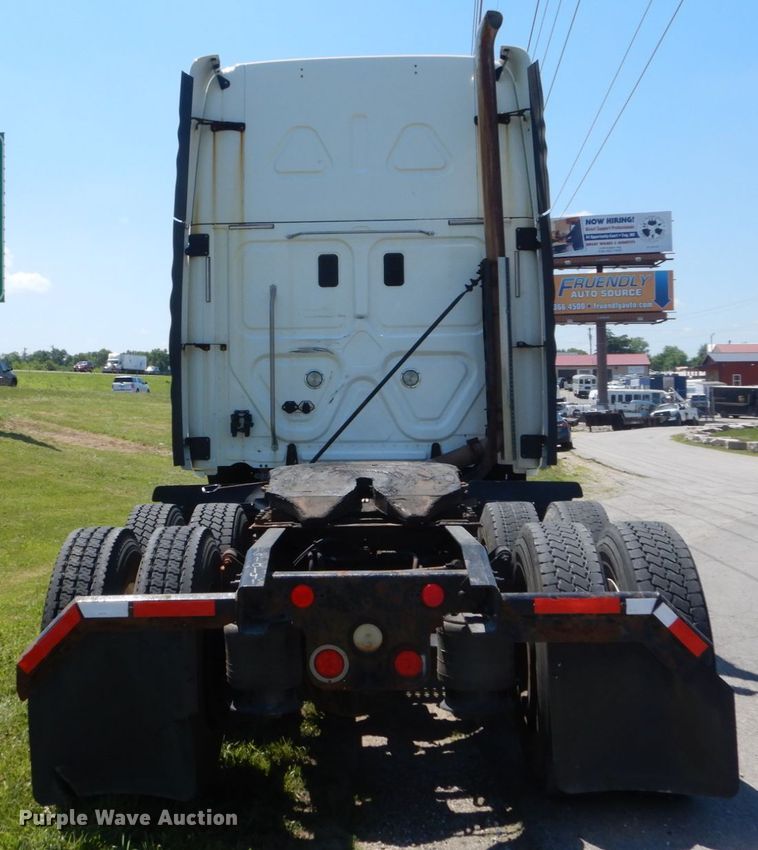 image for item IT9168 2012 Freightliner Cascadia 125  semi truck