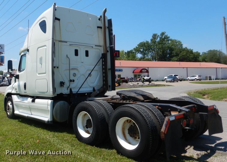 image for item IT9168 2012 Freightliner Cascadia 125  semi truck