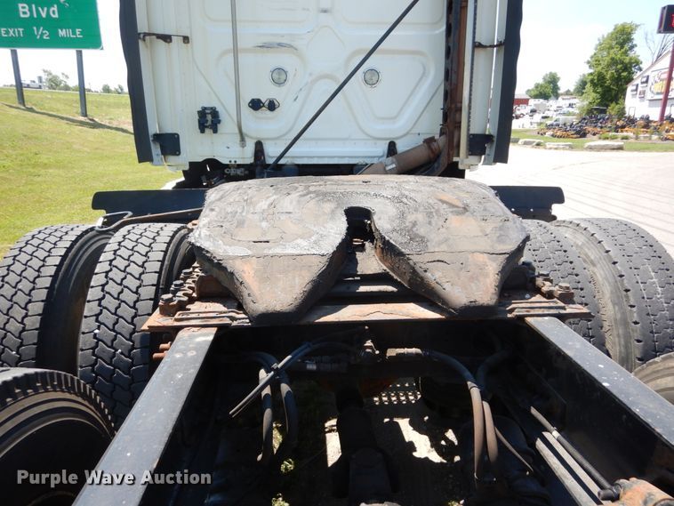 image for item IT9168 2012 Freightliner Cascadia 125  semi truck