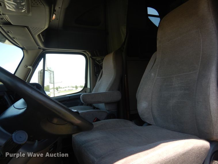 image for item IT9168 2012 Freightliner Cascadia 125  semi truck