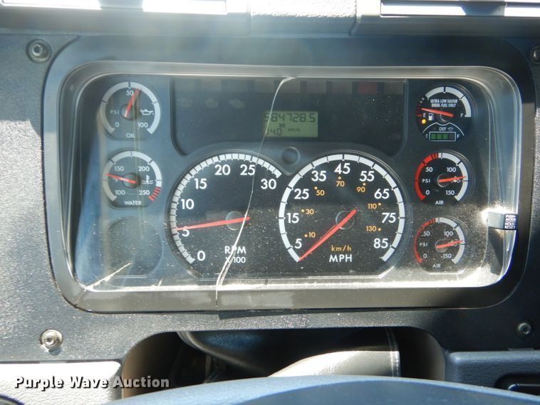 image for item IT9168 2012 Freightliner Cascadia 125  semi truck