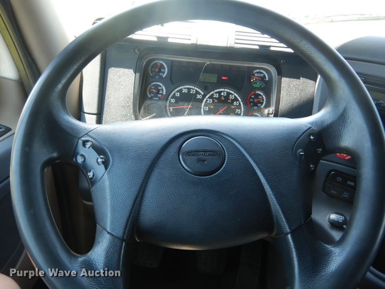 image for item IT9168 2012 Freightliner Cascadia 125  semi truck