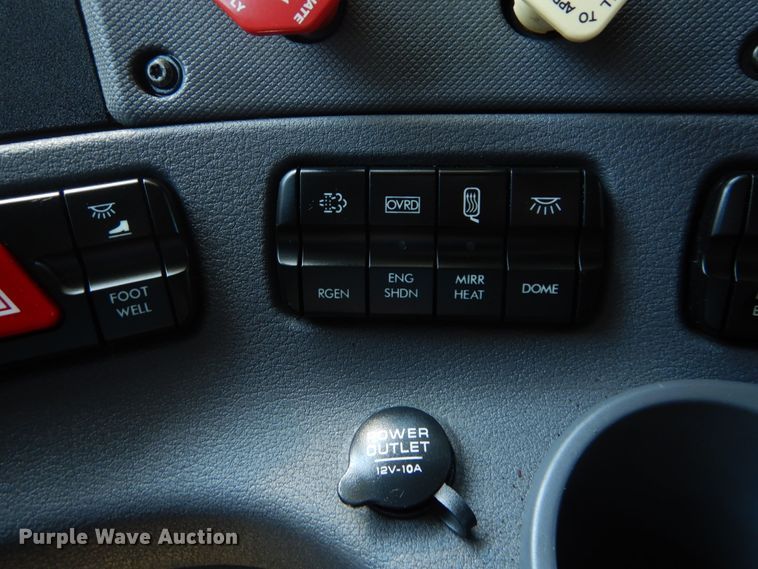 image for item IT9168 2012 Freightliner Cascadia 125  semi truck