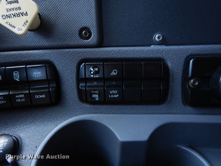 image for item IT9168 2012 Freightliner Cascadia 125  semi truck