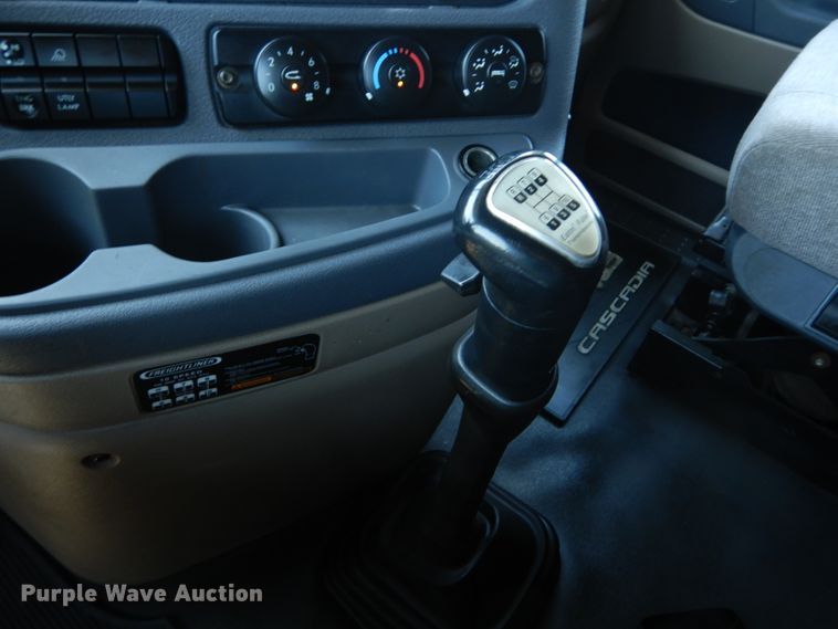 image for item IT9168 2012 Freightliner Cascadia 125  semi truck