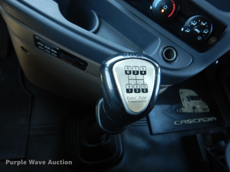 image for item IT9168 2012 Freightliner Cascadia 125  semi truck