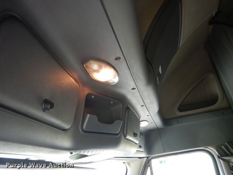 image for item IT9168 2012 Freightliner Cascadia 125  semi truck