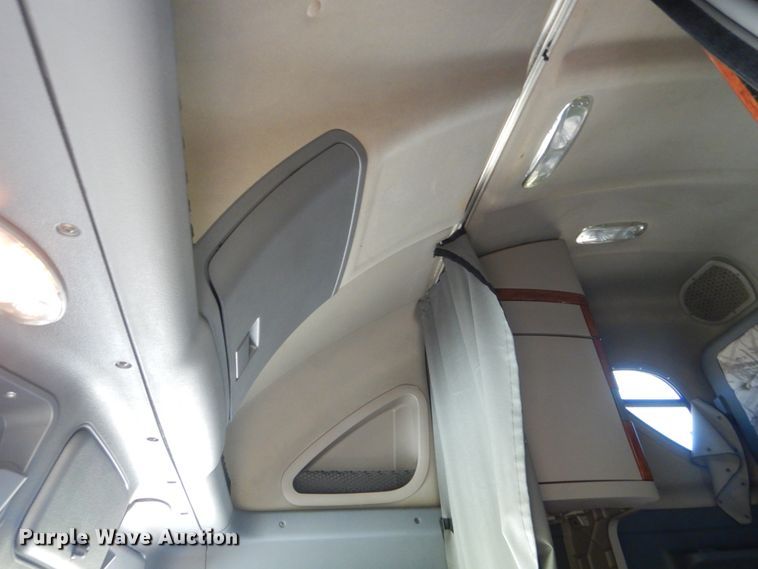 image for item IT9168 2012 Freightliner Cascadia 125  semi truck