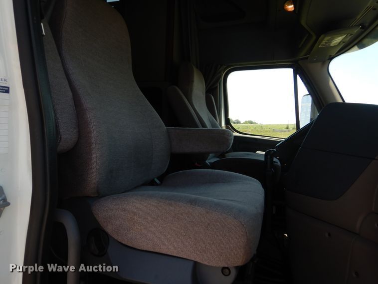 image for item IT9168 2012 Freightliner Cascadia 125  semi truck