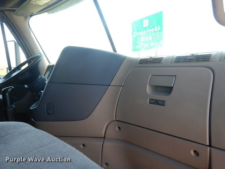 image for item IT9168 2012 Freightliner Cascadia 125  semi truck