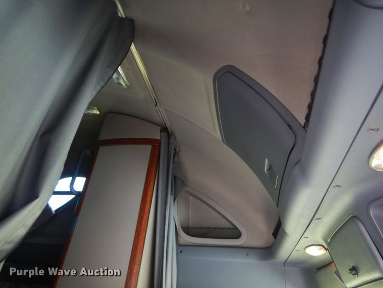 image for item IT9168 2012 Freightliner Cascadia 125  semi truck