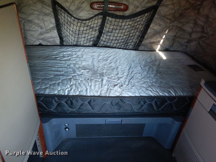 image for item IT9168 2012 Freightliner Cascadia 125  semi truck