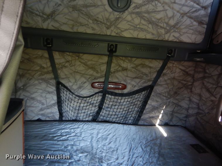 image for item IT9168 2012 Freightliner Cascadia 125  semi truck