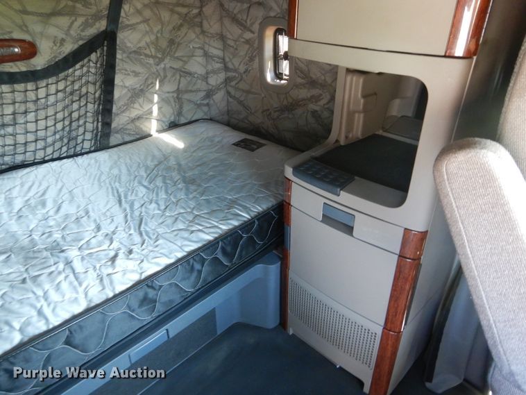 image for item IT9168 2012 Freightliner Cascadia 125  semi truck