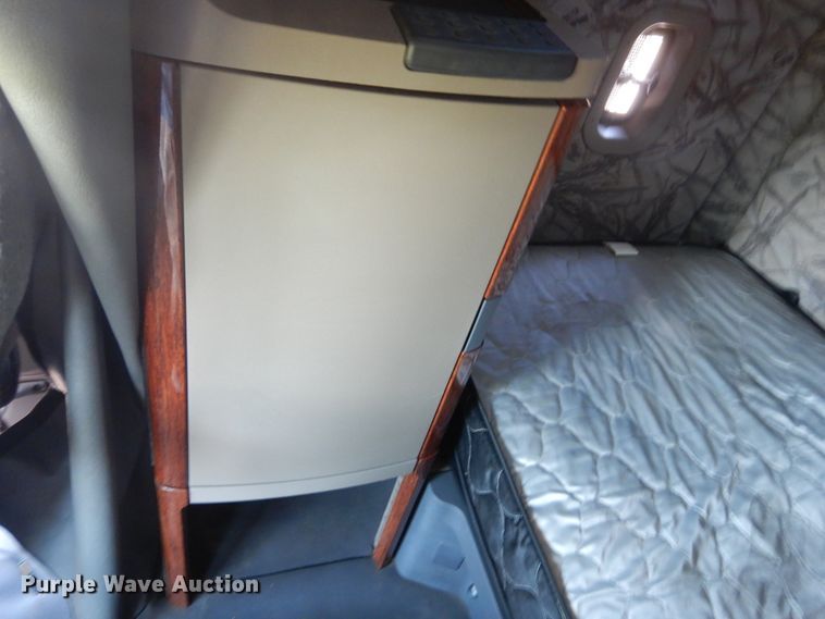 image for item IT9168 2012 Freightliner Cascadia 125  semi truck