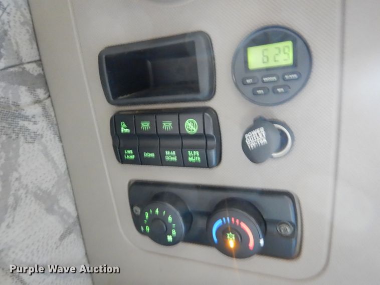 image for item IT9168 2012 Freightliner Cascadia 125  semi truck