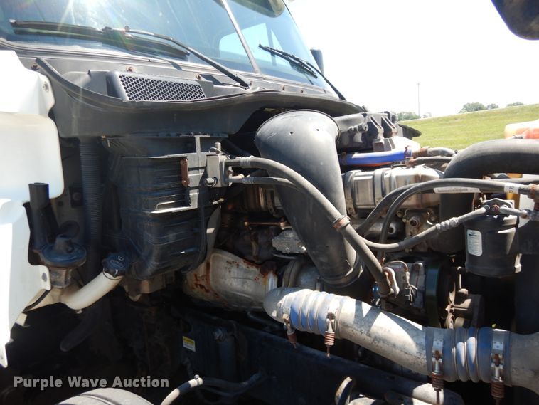 image for item IT9168 2012 Freightliner Cascadia 125  semi truck