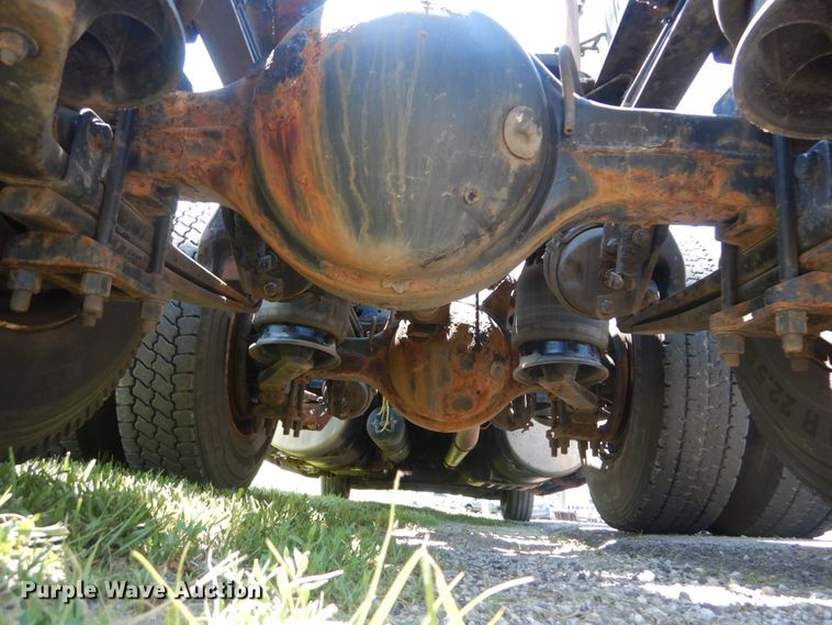 image for item IT9168 2012 Freightliner Cascadia 125  semi truck