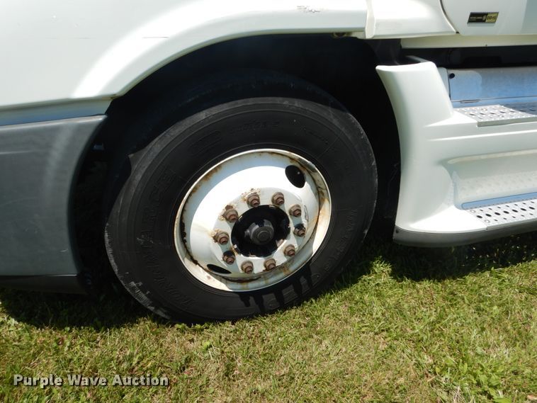 image for item IT9168 2012 Freightliner Cascadia 125  semi truck