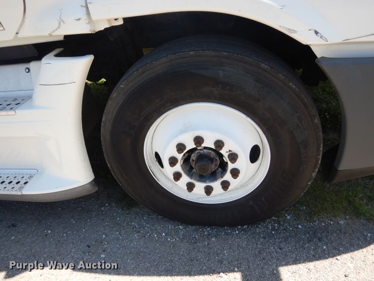 image for item IT9168 2012 Freightliner Cascadia 125  semi truck