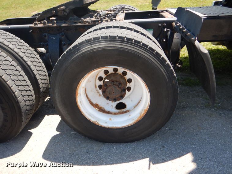 image for item IT9168 2012 Freightliner Cascadia 125  semi truck