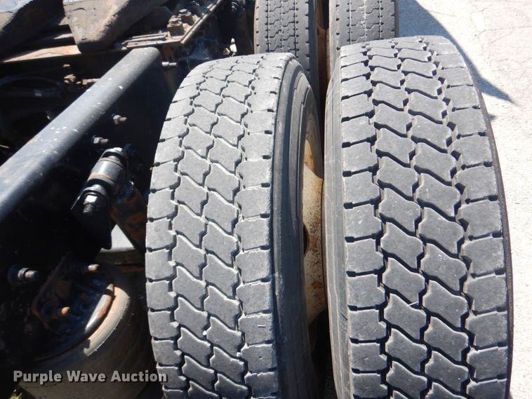 image for item IT9168 2012 Freightliner Cascadia 125  semi truck