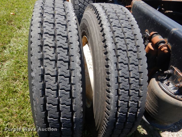 image for item IT9168 2012 Freightliner Cascadia 125  semi truck