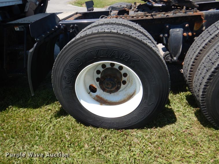 image for item IT9168 2012 Freightliner Cascadia 125  semi truck