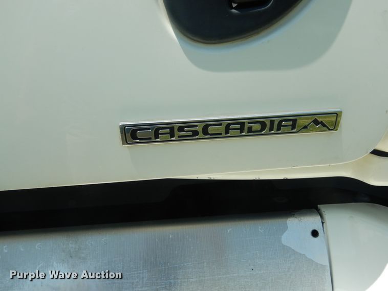 image for item IT9168 2012 Freightliner Cascadia 125  semi truck