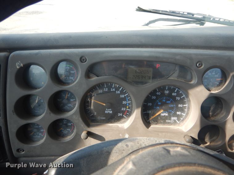 image for item IT9176 2006 Mack CXN613  semi truck