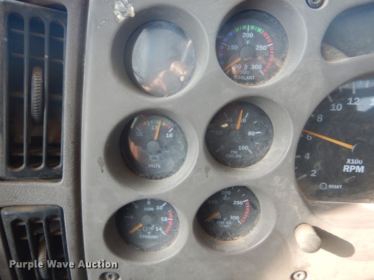 image for item IT9176 2006 Mack CXN613  semi truck